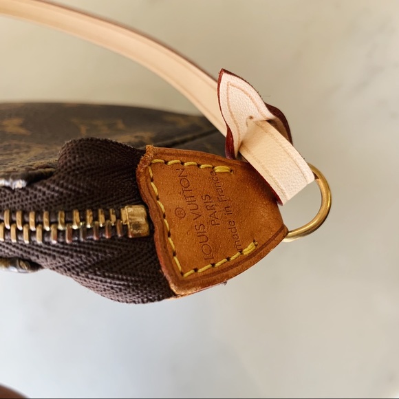 *SOLD* Louis Vuitton Pochette - Picture 7 of 12